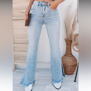 Risen Split Hem Light Wash Jeans